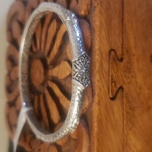 SARDA, 9.25 Silver ,new bangle oval sterling silver with tags